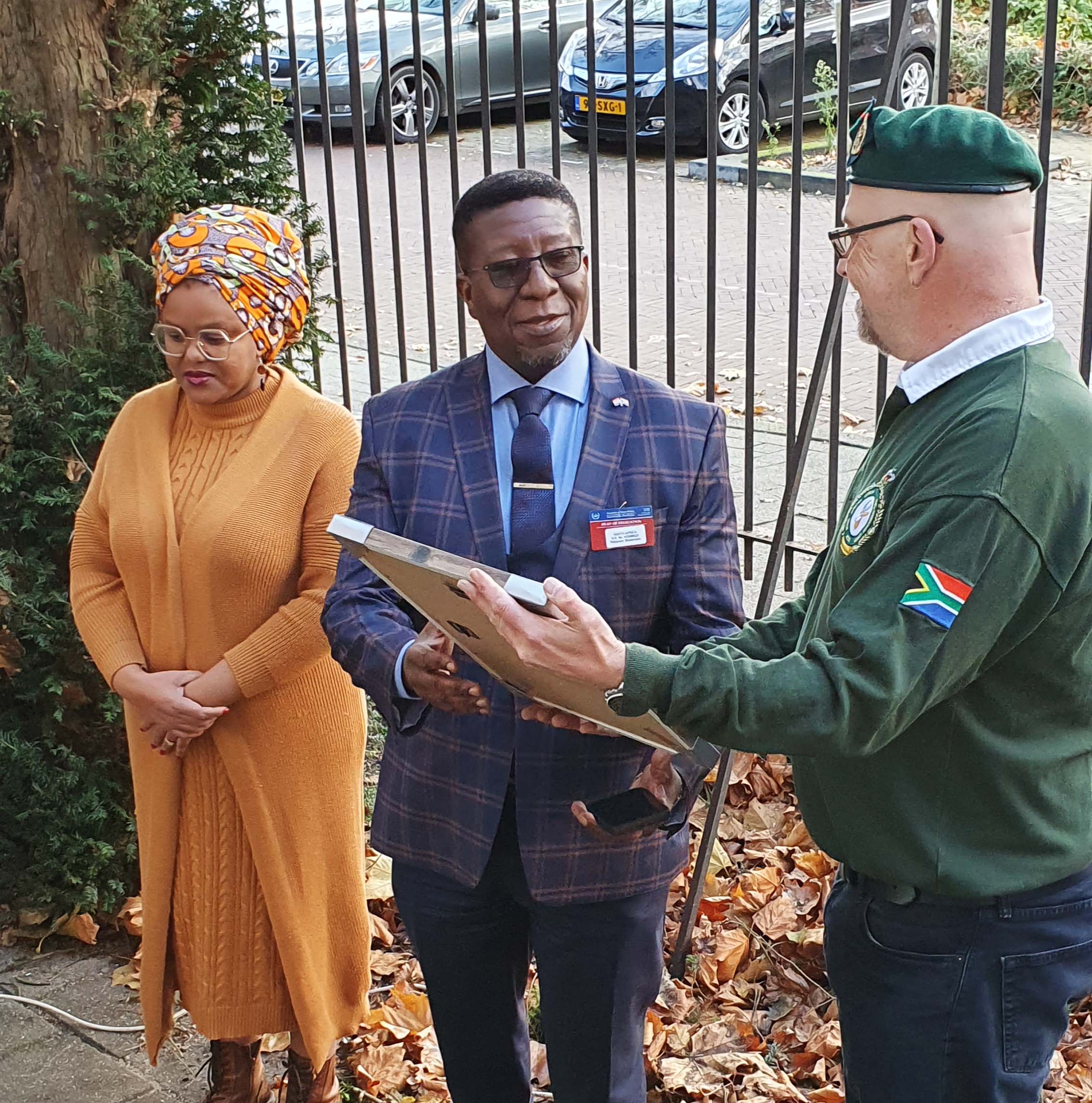 new-flagpole-presented-to-south-african-embassy-in-the-hague-south